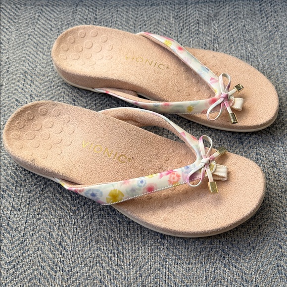 VIONIC Multicolored Flowers Thong Flip Flop Orthaheel Technology Sandals Size: 7 - Picture 2 of 12